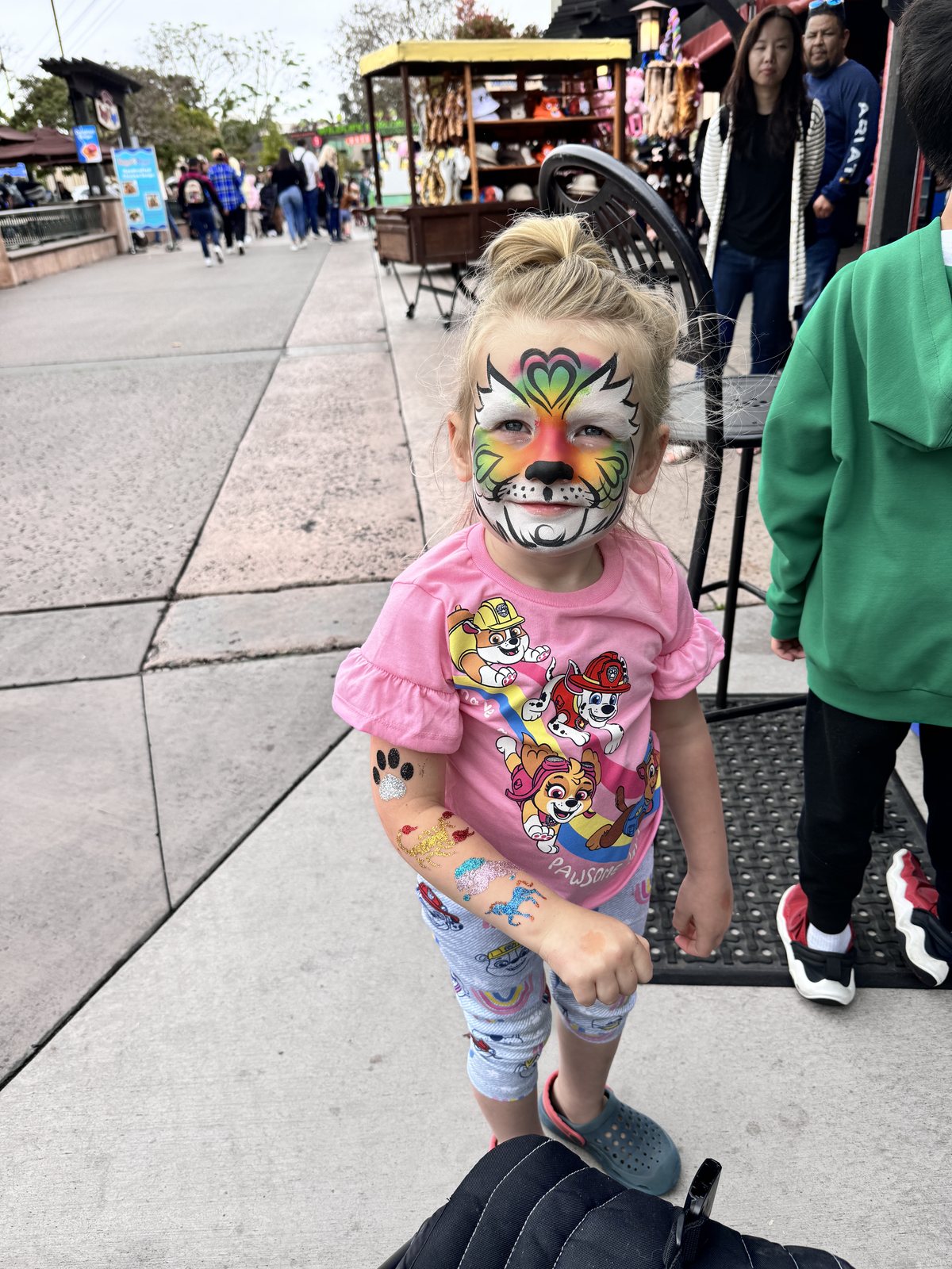 Daphne with lion face paint